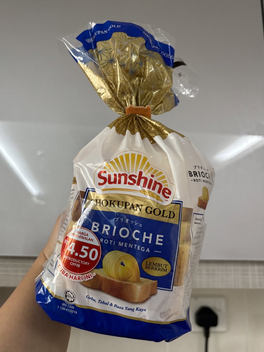 hannabunnyb's tweet image. Korang dah try ke roti ni?

Tak bukak pun bau butter wangiii je semerbak. Roti dia padat tapi gebu. Rasa manis manis manja 🥰

I beli dekat Jaya Grocer