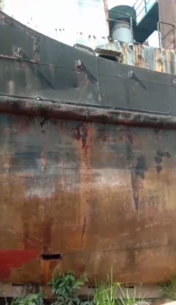 Tugboat thn.1995 dijual utk scrap.
yg minat japri ke 081249225066