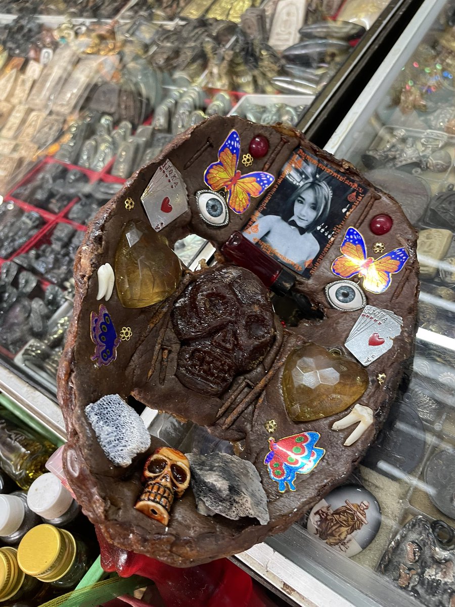 呪物　タイ　バンコク バンコクのえげつない呪物市場「Amulet Market（ตลาดพระเครื่องท่า