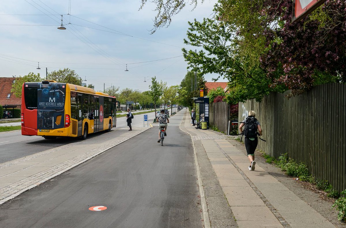 📣 Great news for all international bicycle planners! 
Supercykelstier (Cycle Superhighways) has just launched the Concept for Cycle Superhighways in English along with an English version of the collaboration’s website 🚀
Find the concept here:  lnkd.in/dDN8jE2