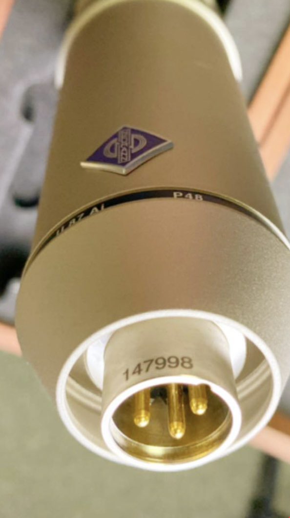izmtg's tweet photo. 盗難にあいました。
拡散頂けると嬉しいです。
NEUMANN U87 Ai という高額なマイクです。
東京都の住宅の鍵付き倉庫の防湿庫内に保管しておりましたが、8/25 18時、建物の踊り場にマイクのショックマウント部分が置いてあり、変だと思い確認したらなくなっておりました。
シリアル:147998です。 https://t.co/Xw6oSecx4A