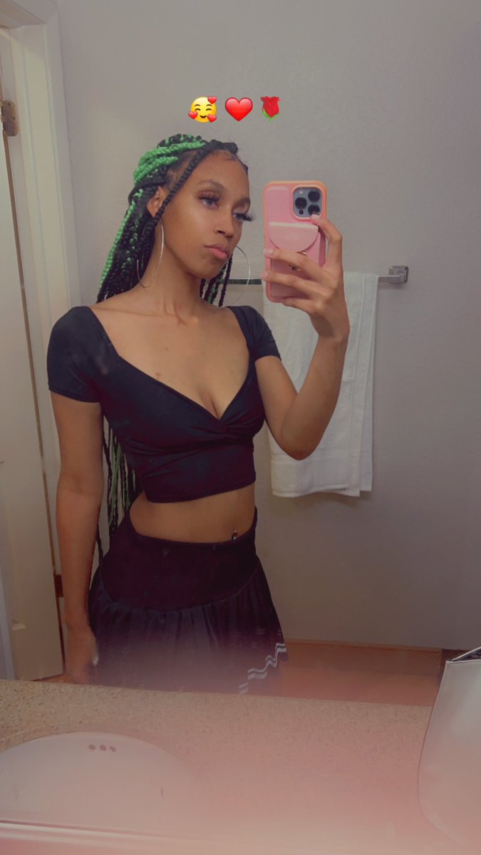 Slimkuddi24's tweet photo. Here’s a bad bitch for yu🤪🥰🥴 https://t.co/myI0x1tuRq