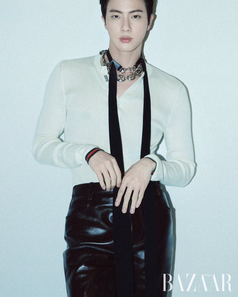 gucci_jp's tweet image. グッチのグローバル・ブランドアンバサダーであるBTSの #Jin が、 #BazaarKorea 最新号に登場。#GucciFW24 メンズ コレクションのオーセンティックなスピリットを体現しています。
Photographer: #JungwookMok 
Fashion Editor: #DongbeomSeo