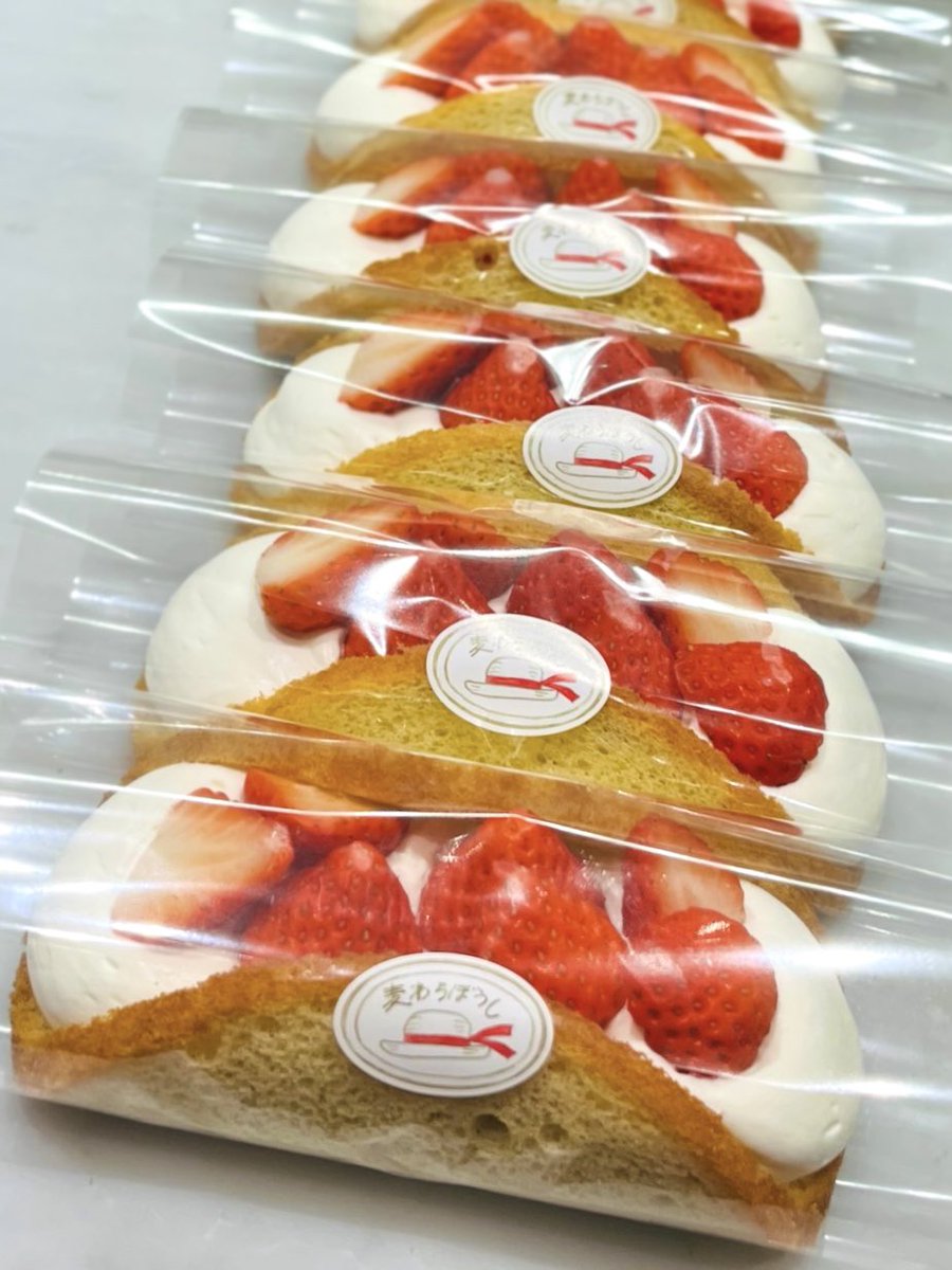 アザラシ♡苺オムレット ふぞろいのイチゴのオムレット」は、全ての工程を店内で一つ一つ手作り