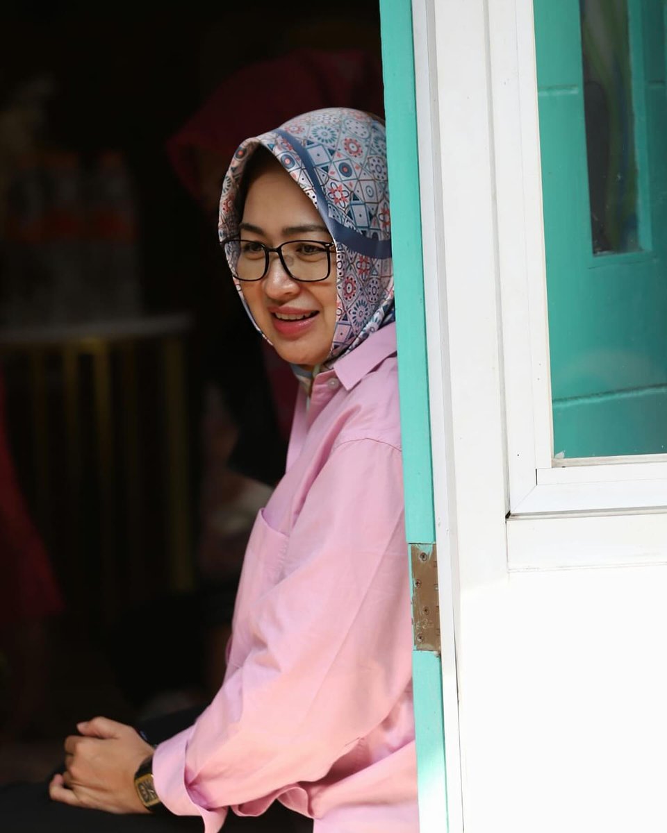 Menyeberang 𝘀𝗲𝗻𝗱𝗶𝗿𝗶𝗮𝗻, lalu berenang tanpa pelampung di laut "𝗺𝗲𝗿𝗮𝗵" itu berat.
.
.
Tapi, kejantanan memang bukan soal jenis kelamin.
.
.
| <a href="/PDI_Perjuangan/">PDI Perjuangan</a>