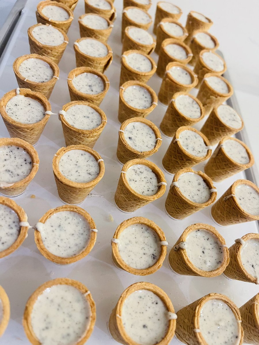 KRTCANADA's tweet photo. 🚨NEW PRODUCT🚨 dank cookies and cream mini waffle conez in stock!! Click the link to grab a bag 🔥💨💨 #weeddispo #krtcanada #freshlybakedgas #edibles #conez https://t.co/k3Vg2ew0ki