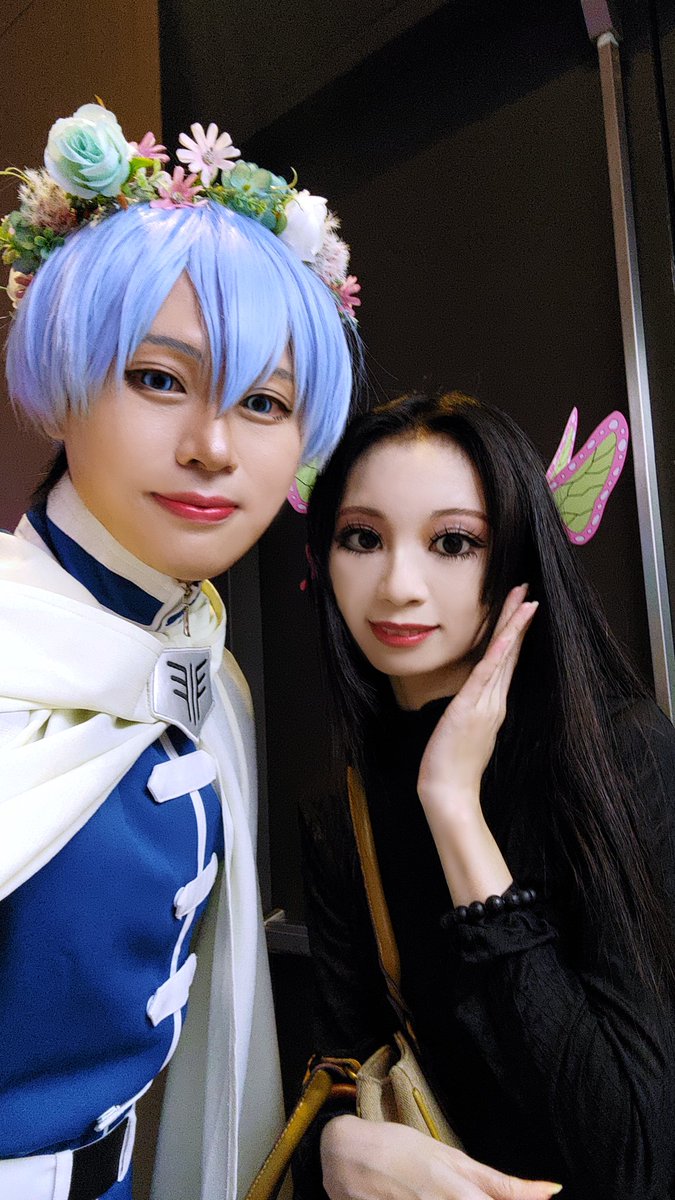 Chi_Becky_'s tweet photo. #CWTK45 D1
少少的合照🩷
然後我們煉獄老師跟學生無一郎
三個人就早早去吃屋莎了🤤🤤
還畫了可可愛愛的圖🧡🩵🩷
收到了很多認親卡跟小禮物
開開心心🩷🩷🩷
#台灣 #高雄 #鬼滅の刃 #鬼滅學園 #蝴蝶香奈惠 #煉獄杏寿郎 #時透無一郎 #葬送のフリーレン #cospaly #cos https://t.co/3WsUy7WvJ6