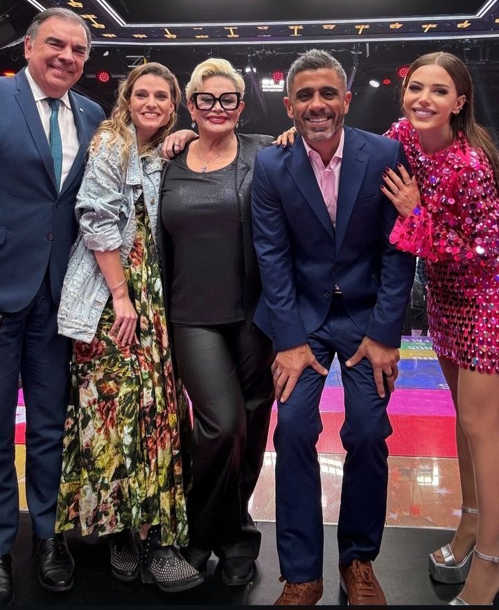 Así terminó una semana más en #Los8EscalonesDeLos3Millones ❤️
<a href="/LuisOtero__/">Luis Otero</a> #ValuRamallo <a href="/Carmen_LaLeona/">Carmen Luz Barbieri</a> <a href="/federicobulos/">Federico Bulos</a> <a href="/evange_anderson/">Evy</a>