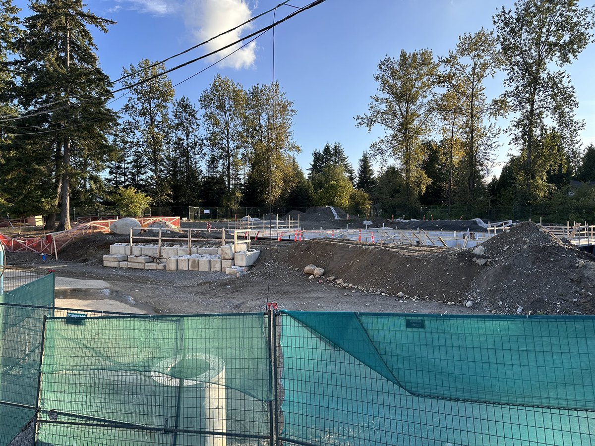 KevynNobel's tweet photo. 9 days until  back to school and Woodland Park Elementary in Surrey does NOT look ready to accept students. It’s chaos on a good day and this will be an epic day 1 fail. @Surrey_Schools @GlobalBC @SurreyNowLeader  #Construction #Students #fail https://t.co/G4a6pmyvY0