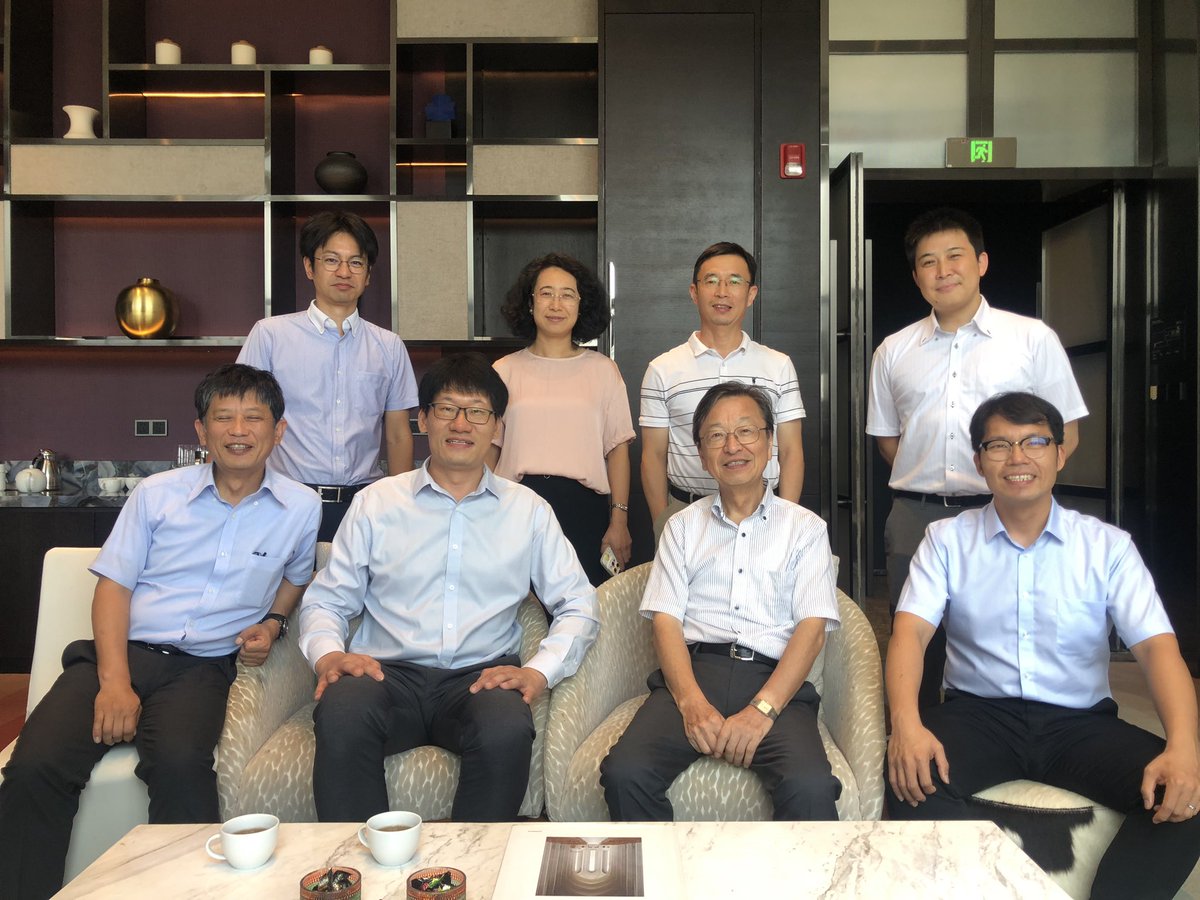 INPOMs_JSPS's tweet image. Thank you Prof. Li, Prof. Zhang,and Prof. Zhu for organizing fantastic China/Japan joint Symposium on Catalysis for Hydrocarbon Oxidation.