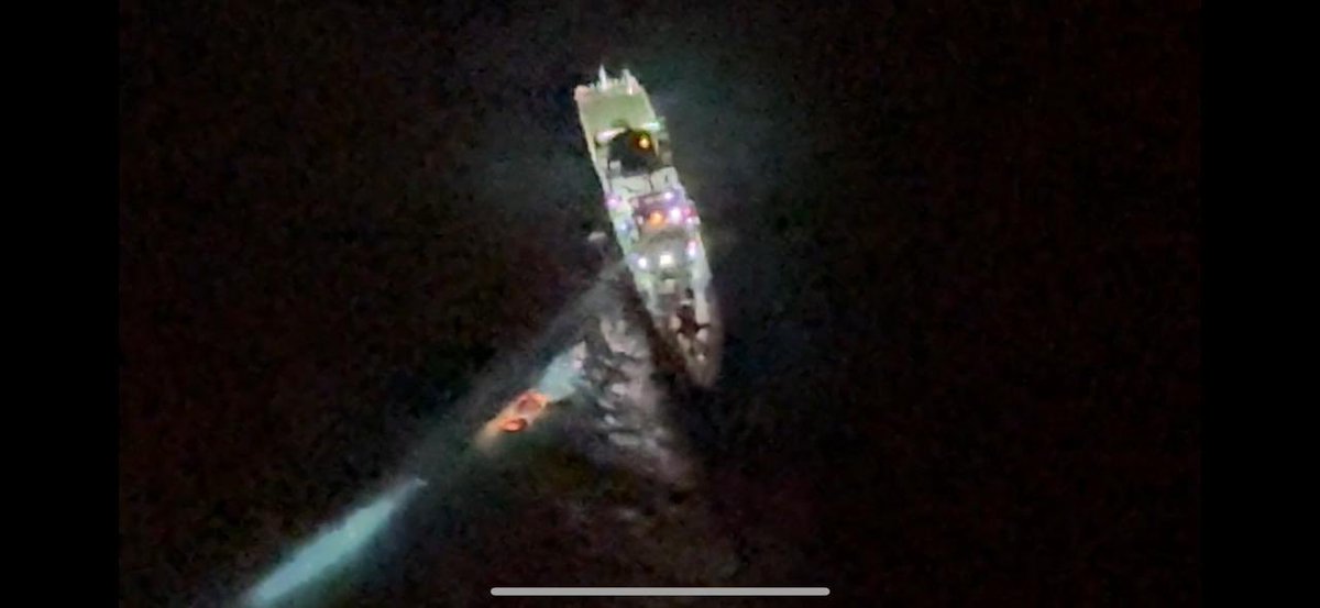 prodefencejammu's tweet photo. #Wecare
#WeRespond
In an unprecedented night operation, @IndiaCoastGuard rescued 11 persons from vessel MV ITT PUMA that sank 90 nautical miles south of Sagar Island in Bay of Bengal while it was on a passage from Kolkata to Port Blair.
@DefenceMinIndia
@giridhararamane https://t.co/sNo80MDn3w
