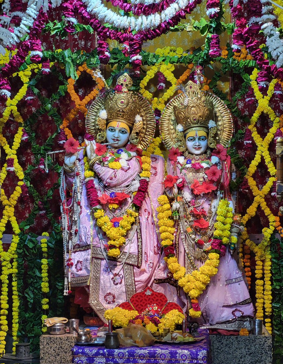 Being_conqueror's tweet image. “जिसकी मति और गति सत्य की हो,
उसका रथ आज भी श्री कृष्ण चलाते हैं”
#harekrishna #krishnajanmashtami2024 
#jai_shri_krishna