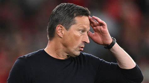 Roger Schmidt já reagiu ao sismo - "It was a very strong and top level performance of placas tectónicas but thanks to our world class midflield players Tino and Barreiro, we managed to hold on."