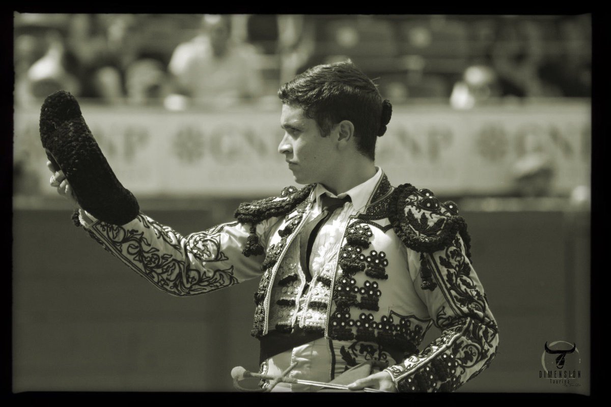 En <a href="/LaPlazaMexico/">La Plaza Mexico</a> 7ª novillada, Novillos de Gonzalo Iturbe para Luis Garza herido en el 1º, Joel Castañeda se quedó con los seis novillos con este balance: 3 avisos, silencio, 3 avisos, silencio, palmas y ovación, y Daniel Prieto herido en el 3º @laplazamexico @edersote