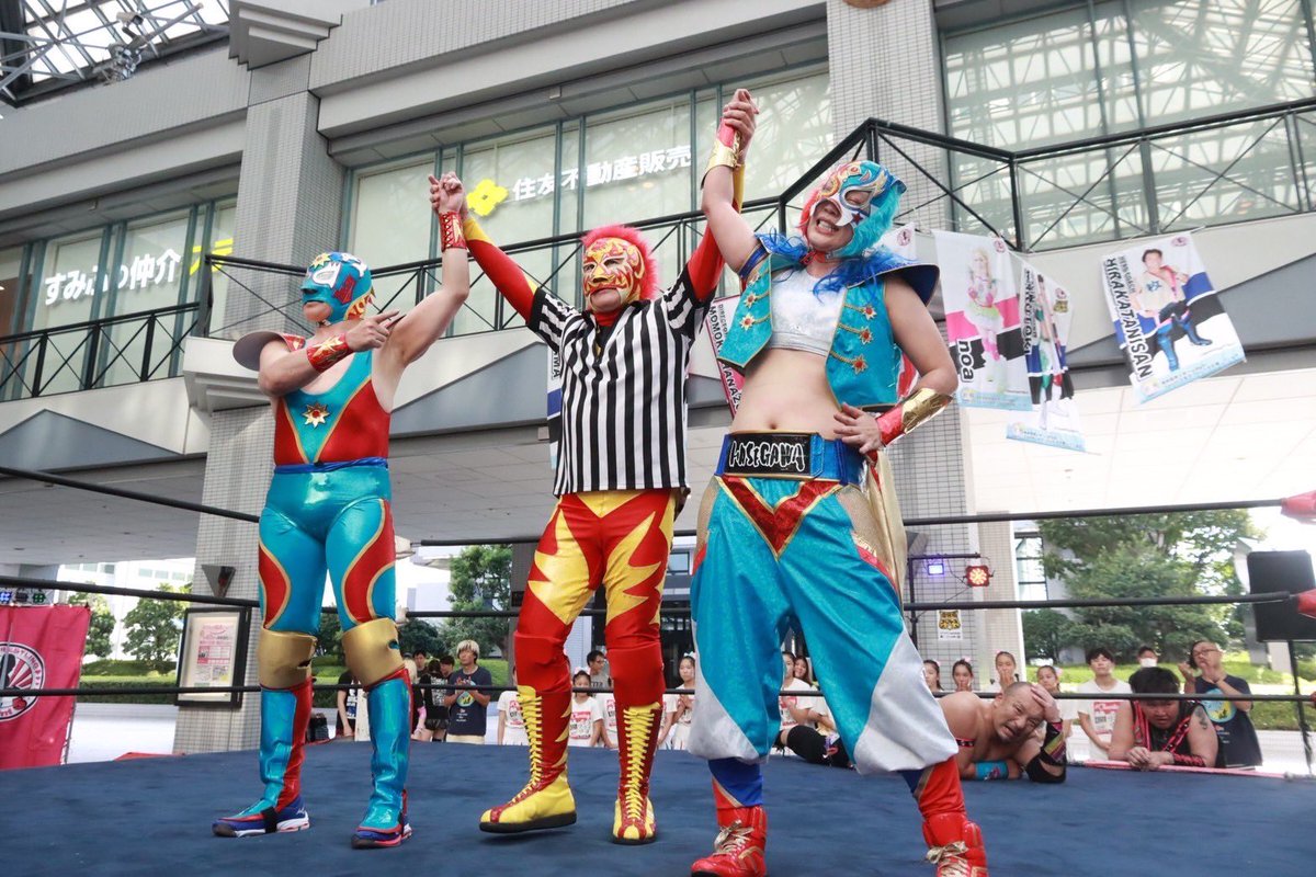 FlyingPenguinSK's tweet photo. 『いじめ撲滅プロレス祭』
無事、大成功！！！！！！
ご協力頂きました、出演者、関係者、
ボランティアスタッフの皆様、
暑い中最後まで応援くださったお客様、
心より感謝致します。
たくさん写真がありますので、少しずつ上げていきます。
よろしくお願いしますm(__)m

#いじめ撲滅プロレス祭
#大阪市港区
#フライング・ペンギン
#スペル・デルフィン
#アステカ