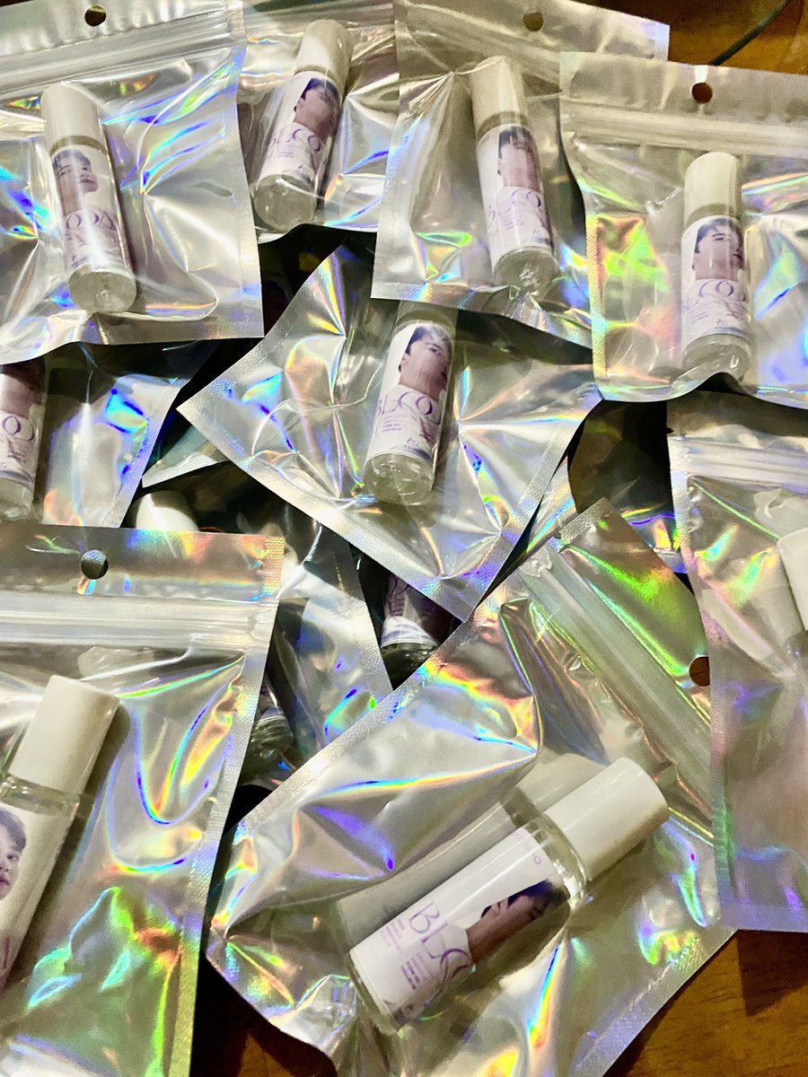 jsmnfthcstls's tweet photo. 💐BLOOM IN MANILA FREEBIES DAY 2💐

its my first time giving away freebies, and i can say it was fun making these 🥰

-VS Bombshell Eau de parfum inspired ✨
-limited qty
-like &amp; rt
-open for trades
-loc tba
-just say hi in a very demure, very cutesy, and very mindful manner ✨😉 https://t.co/K6PRDkbbJi