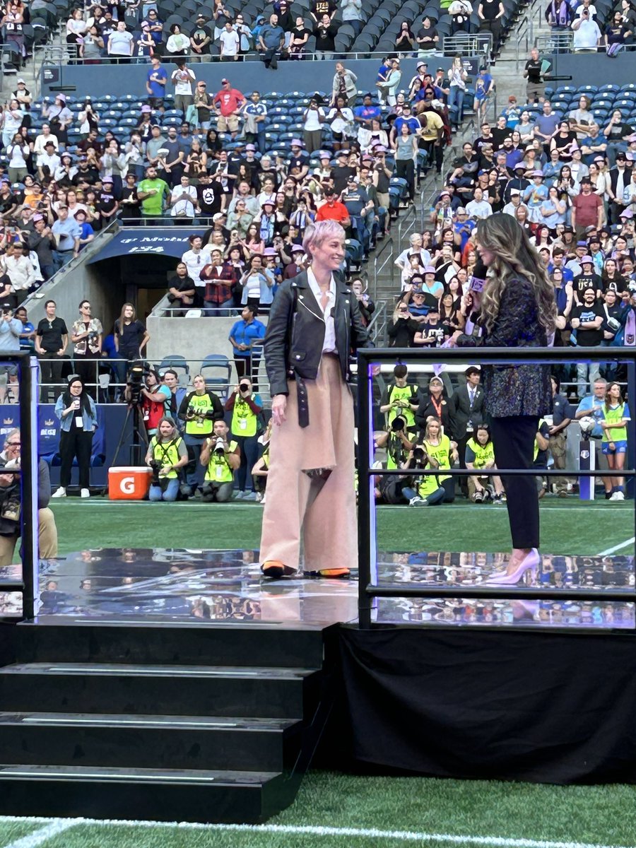 Dorothy Metcalf-Lindenburger tweet media