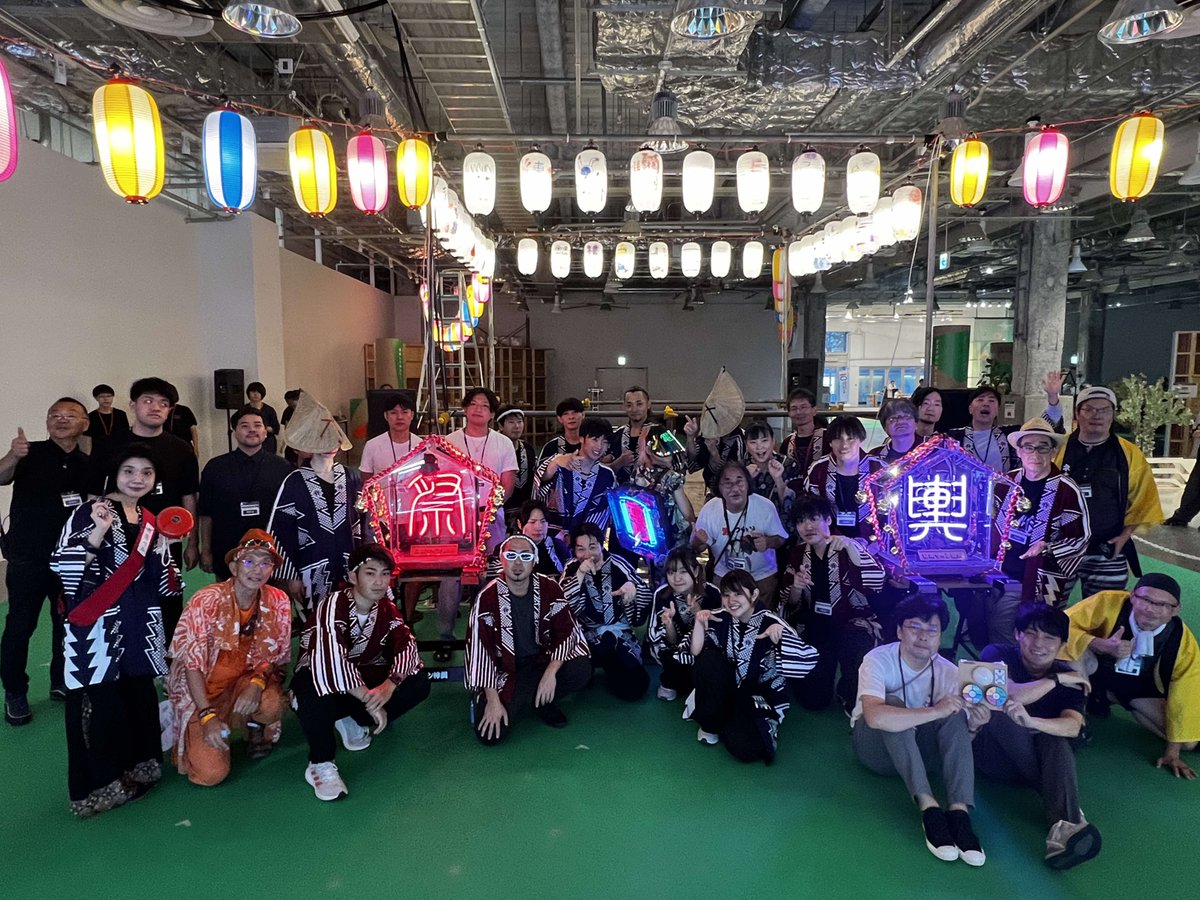 岸野雄一 x サイバーおかん x ELECTRONICOS FANTASTICOS! and more
電磁サイバー盆踊り ご来訪感謝！
秋田県から家電楽器を担いでやってきた学生電磁バンドも合流でした。
サイバー空間で出会い、オフラインで集うことができました。
また、盆踊りましょう🏮⚡️⚡️
#electronicosfantasticos