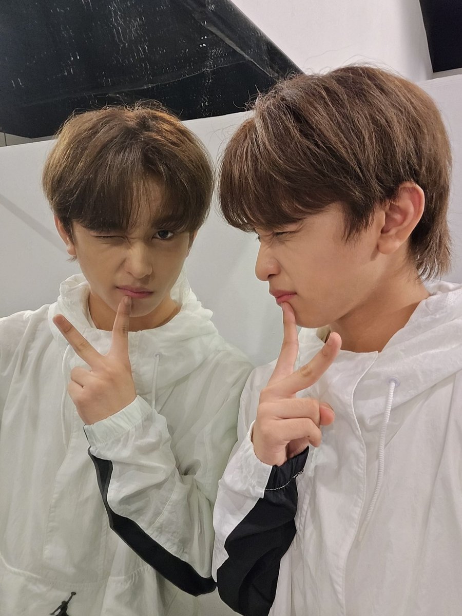 HORI7ON_twt's tweet photo. [🐰] Are you guys voting well for 'Dream Rookie' ? 🤔️

Let's keep going, I love you Anchors ❤️️

#HORI7ON #호라이즌 #MARCUS #마커스 https://t.co/kR0ytfTTmS