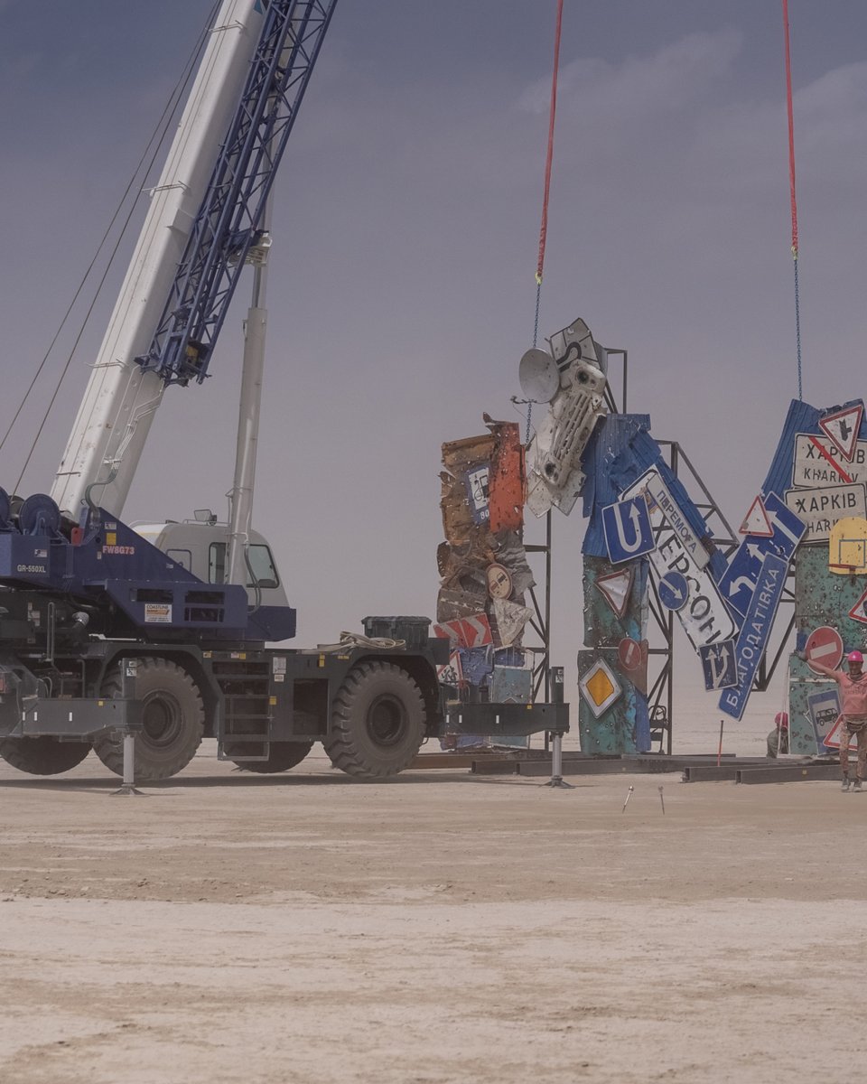 ukraine_ua's tweet image. To be fine in the Ukrainian way ❤️‍🩹This year, Ukraine participates in the famous Burning Man festival in the USA. The huge sculpture, inspired by the ironic ‘It’s Fine’ meme, was made by Ukrainian artist Oleksiy Sai and his team from war-damaged street signs, fences and gates from…