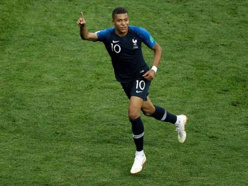 notan5h's tweet photo. Keeping biases aside Mbappe is probably the best player produced after Messi-Ronaldo era, 

However Mbappé’s shift from winger to a more central role has brought some tactical changes, it seems the extra weight has slowed down his explosive pace and it shows in his recent games. https://t.co/n0kqVRFfca