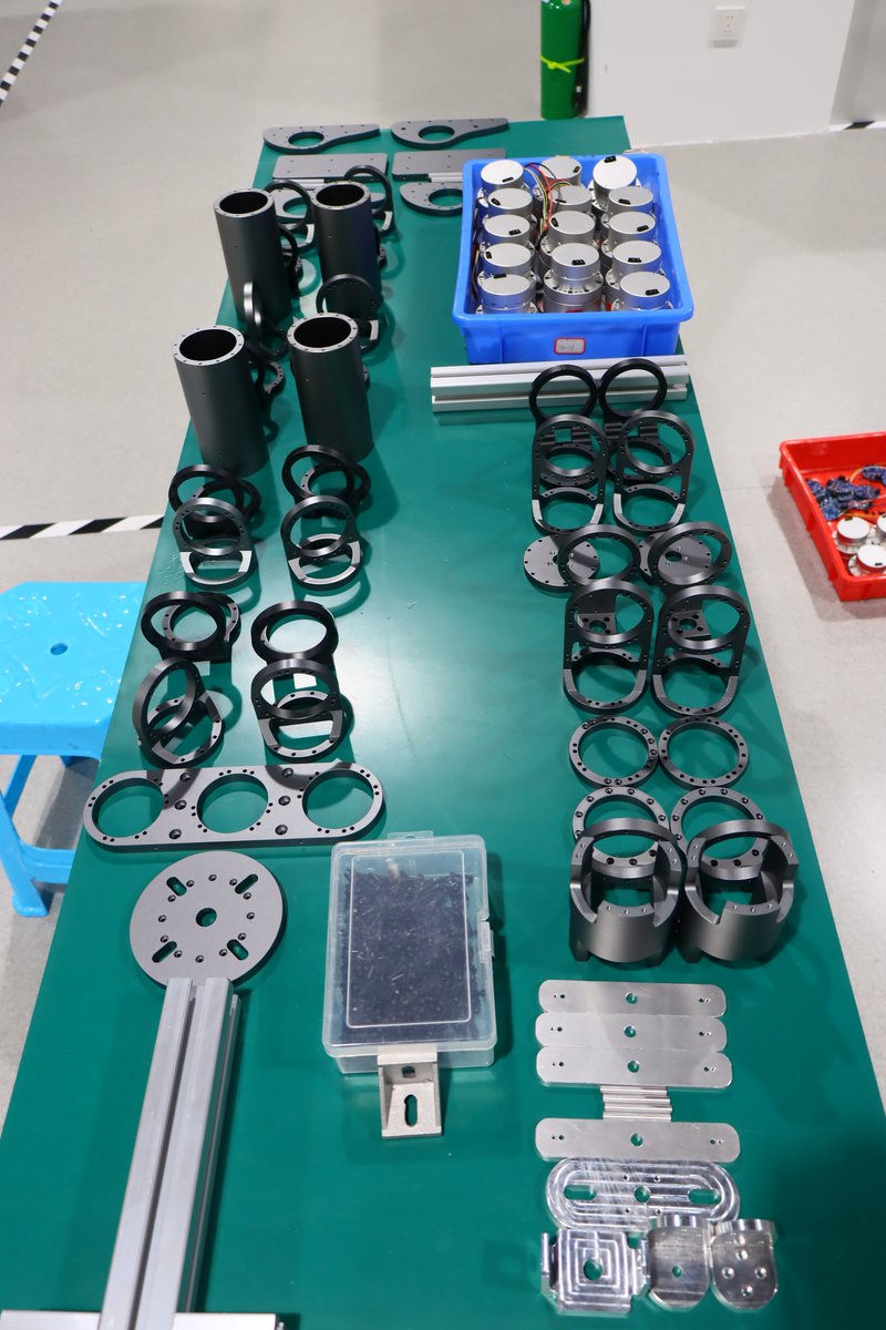 CHENYAO981123's tweet photo. Components and finished product.
#humanoidrobot #robotics #actuator #RV #Raybot #MYACTUATOR https://t.co/n0RGZZRwbq