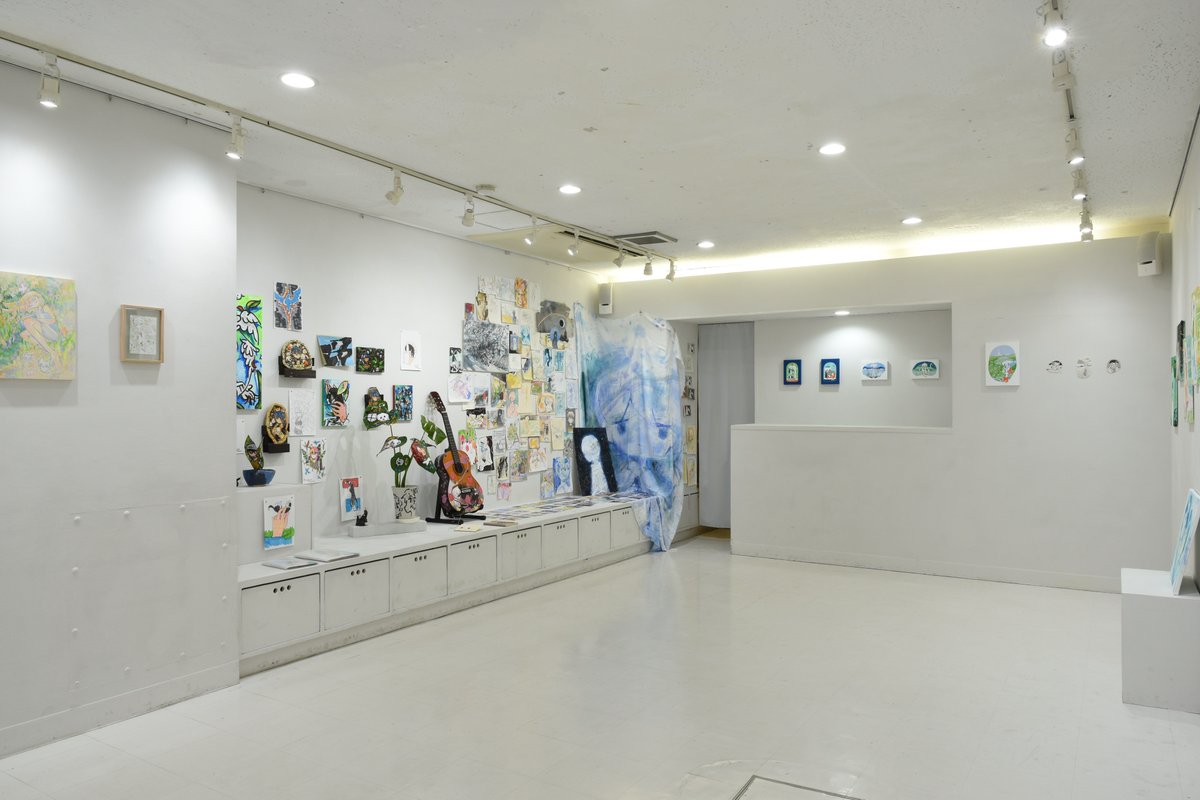 _saemori's tweet photo. 今さらになってしまいますが、先月新宿眼科画廊にて開催したグループ展「signs of existence」の展示記録写真を投稿していこうと思います！
来られなかった方もこれ見てウキウキできるよ🌿
ツリーにしてupします ↓ https://t.co/REGWdrs2hb