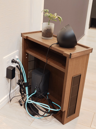 seisankadaimo's tweet photo. モデム収納ボックスの使用例
モデムや配線、コンセン���部すべてを隠しスッキリと。

下記で購入可能です。
https://t.co/CHRFQ6lAtv

#captainscabin #キャプテンルーム #コンテナ船 #プライベート空間 #船長 #大之木ダイモ #艦これ　#収納家具　#配線収納 https://t.co/CZr7AYMTg1