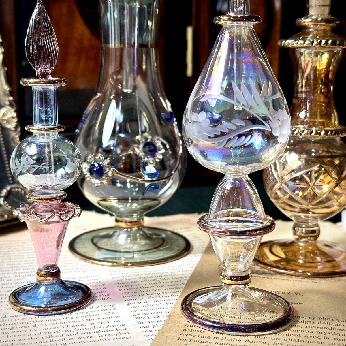 魔法の瓶は 不思議な煌めきを放ちながら… エジプトより直輸入の