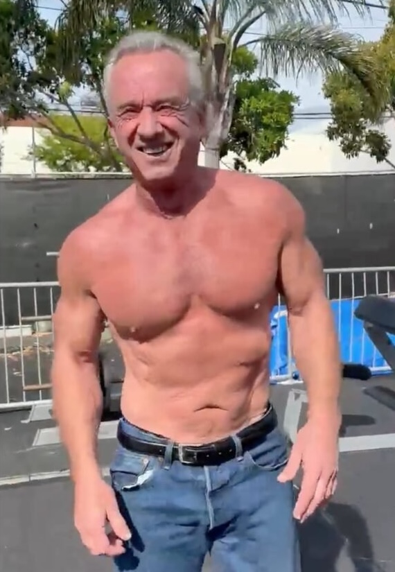 huuep's tweet image. Pavel Durov and RFK Jr are both fit.💪💪

We can be fit too. It's as simple as developing healthy habits. Let's start with the habit of 10 minutes of exercise a day.

Who wants to join me in a 30 day challenge? I started one 2 years ago and it's still going! #MonkeyMisFit