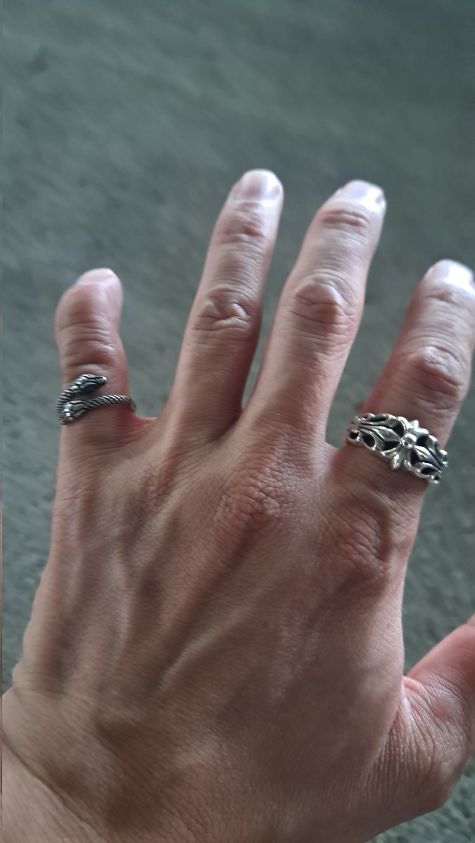 junjun_sub_'s tweet image. 左手と右手！
次やるとしたら右手の小指❔🤔
あまり増やさないようにしようかな❔