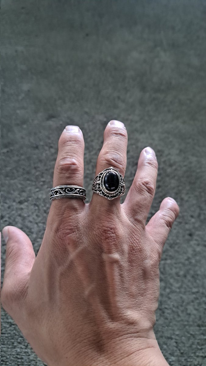 junjun_sub_'s tweet image. 左手と右手！
次やるとしたら右手の小指❔🤔
あまり増やさないようにしようかな❔