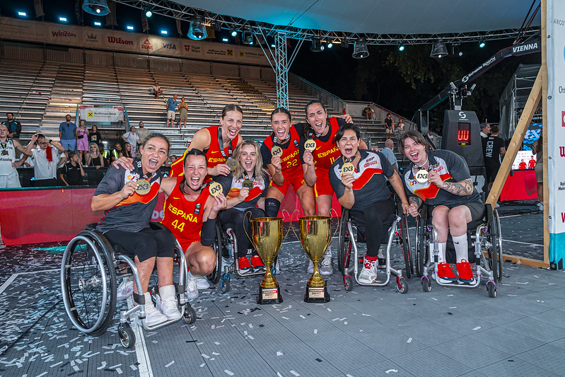 Ocho campeonas de Europa 🇪🇸

🥇Sara Revuelta
🥇Sonia Ruiz
🥇Vicky Alonso
🥇María Heras
🥇Gracia Alonso de Armiño
🥇Sandra Ygueravide
🥇Juana Camilión
🥇Vega Gimeno

<a href="/FIBA3x3/">3x3 Basketball | FIBA3x3</a> | <a href="/BsrEspana/">BSREspaña</a>