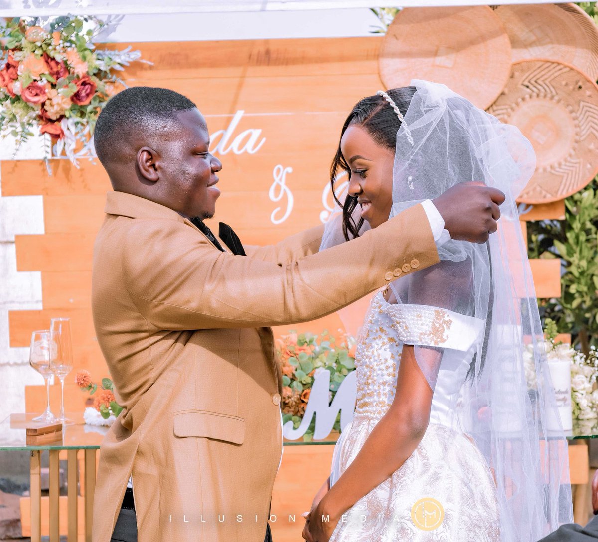 vaMusundire (@takunick) on Twitter photo 4 years and some change later i got to marry the love of my life. I love you sahwira <a href="/Katherynie1/">Mrs M πππ΅β€οΈπ</a> 4 years and some change later i got to marry the love of my life. I love you sahwira <a href="/Katherynie1/">Mrs M πππ΅β€οΈπ</a>