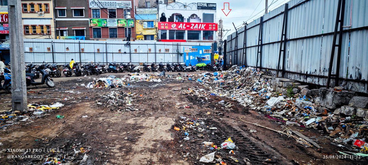 krangareddy's tweet photo. @PMOIndia @narendramodi 
Modi Ji, Apna Desh Dhekho 
Apna Charminar Dhekho !
Need Swatch Charminar.
The Only Parking Area
few meters away is this Menace.
UNMUTE GHMC 😷 https://t.co/KNVfnyU8Fg