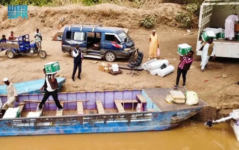 SaudiNews50's tweet image. بعد أن تضرروا من السيول والأمطار..

#السعودية تُغيث الأشقاء السودانيين بالمساعدات الإنسانية المتنوعة.

-