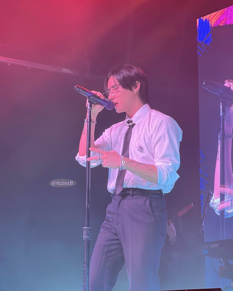 Jbxbx_'s tweet photo. 왜케 임교수 세계관 같지… https://t.co/3DVZndZem0