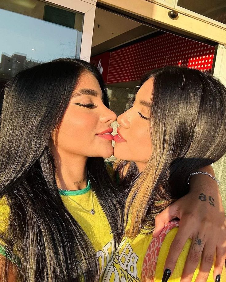 Girls__Kissing's tweet photo. Kissing with Latin Passion. 🔥
#GirlsKissing #LatinLove #PassionateKiss #SizzlingRomance #KissOfFire https://t.co/S0xU21RqbJ