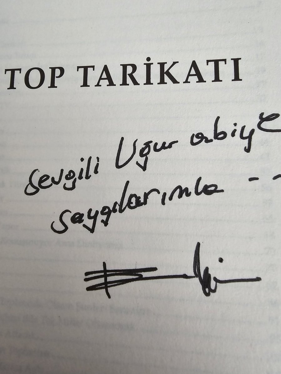 Uğur Dündar (@ugurdundarsozcu) on Twitter photo Top deyip geçmeyin.
Top'lumun aynasıdır.
Bilgin Gökberk'in Kırmızı Kedi Yayınevi'den çıkan kitabı "Top Tarikatı", top'yekun çürümemizi
anlatıyor.
Sevgili Bilgin'in kara mizah ustalığını konuşturduğu kitabını mutlaka alın, çünkü bu yazılar bir daha yazılmayacak!..
<a href="/bilgingokberk/">Bilgin Gökberk</a> Top deyip geçmeyin.
Top'lumun aynasıdır.
Bilgin Gökberk'in Kırmızı Kedi Yayınevi'den çıkan kitabı "Top Tarikatı", top'yekun çürümemizi
anlatıyor.
Sevgili Bilgin'in kara mizah ustalığını konuşturduğu kitabını mutlaka alın, çünkü bu yazılar bir daha yazılmayacak!..
<a href="/bilgingokberk/">Bilgin Gökberk</a>