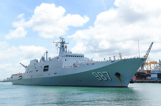 AsiriFernandoLK's tweet photo. The center of #Navaldiplomacy in the #IOR the #ColomboPort.
Today, @indiannavy and Chinese PLAN warships call port for scheduled visits. Two #PLAN #LPDs #WUZHISHAN and #QILIANSHAN and #Destroyer #HEFEI arrived at the port of Colombo, while #IndianNavy Destroyer #INSMumbai... https://t.co/GGwM9G7GSd