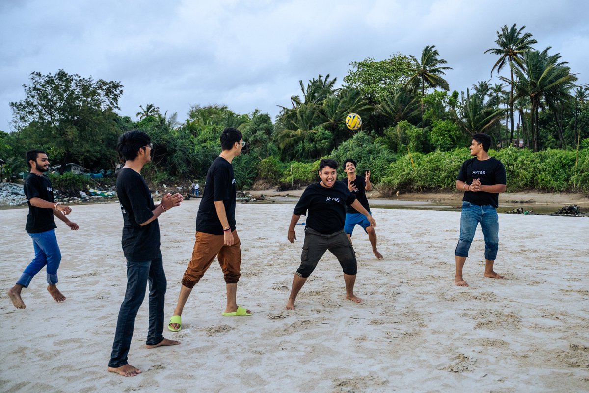 NareshKx's tweet photo. Day 5 of Aptos Winter School @BITSPilaniGoa 

Project planning and execution during the day, followed by a fun evening at the beach. 

#AptosWinterSchool https://t.co/BX7HyfV6tE