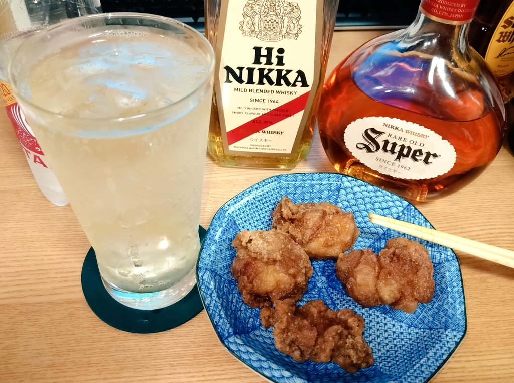 ponchiki_dqmsl's tweet photo. 今日もスーパーニッカとハイニッカのハイボール🙆
マツモトの唐揚げ味落ちた!?
#ウイスキー #ニッカウヰスキー
#ニッカ #NIKKA
#スーパーニッカ
#SuperNikka
#ハイニッカ
#HiNIKKA
#ハイボール https://t.co/nmI3yJzO3Q