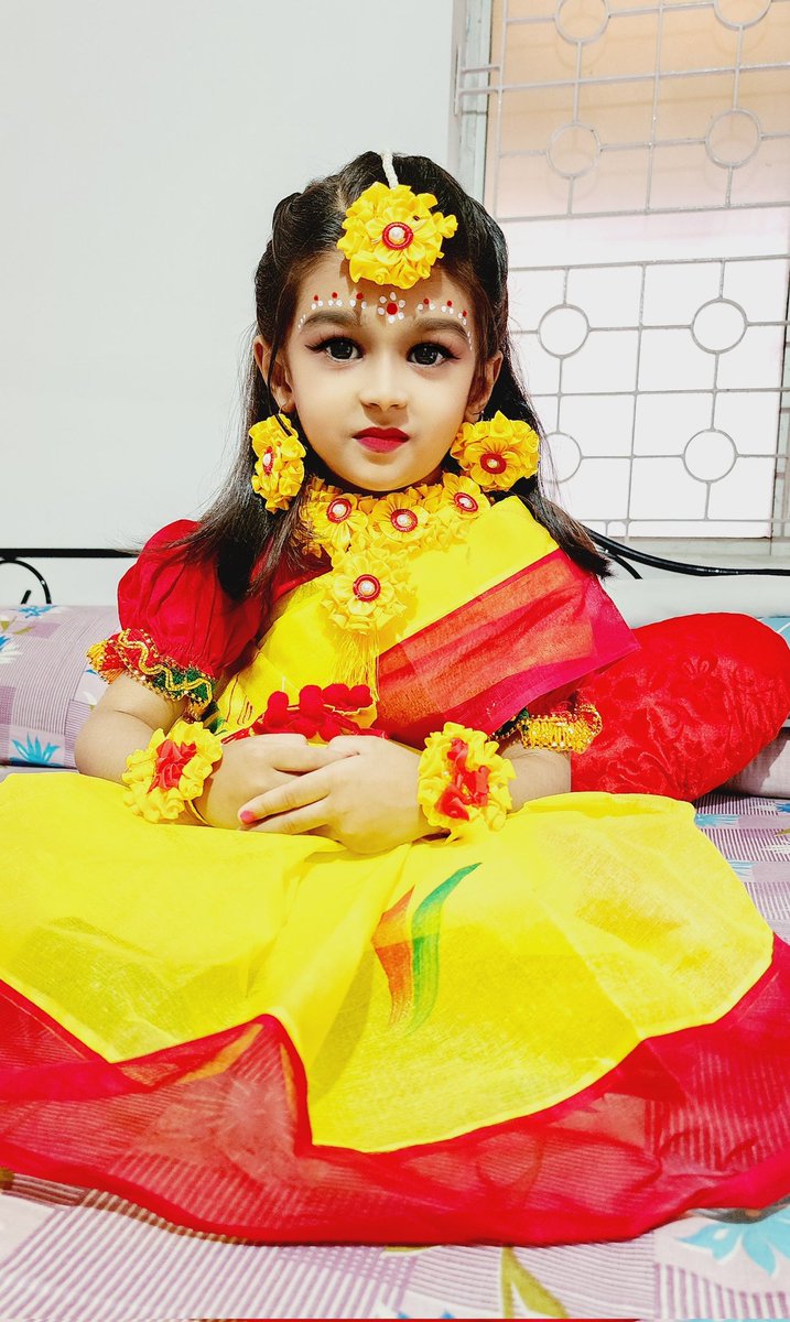 moam007's tweet photo. यमुना मैया कारी कारी,
राधा गौरी गौरी I
वृन्दावन में धूम मचावे,
बरसाने की छोरी...!!

আমার রাইকিশোরী (( मेरी छोटी सी #राधारानी )) ❤️❤️❤️
#শুভ_কৃষ্ণ_জন্মাষ্টমী 🙏🙏🙏 https://t.co/QxQLbQWFi7