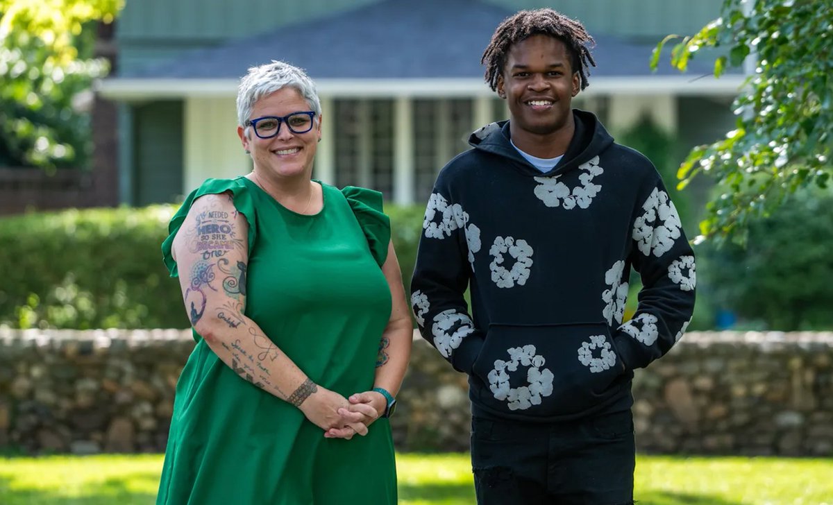 Kids carry guns in Indianapolis. We know this. 

Allison Luthe and 15-year-old <a href="/IPSSchools/">IPS</a> student DeCaree Lewis sat with 10 teens w/ charges to ask why.

You can see the result — a nearly 11-minute short film they call 'Talking Guns Project.'

indystar.com/story/news/loc…