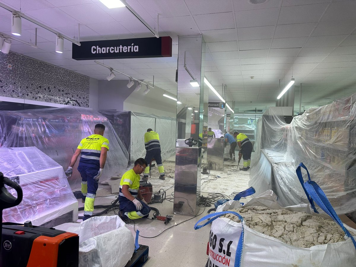 🔨📷 ¿Buscas servicios de construcción de confianza?  ¡Estamos aquí para ti!Ofrecemos todos los servicios relacionados con la construcción,desde pequeñas reformas hasta obras integrales¡Haz realidad tus proyectos con nosotros! #málaga #pizarra #cartama #costadelsol #obrasmalaga