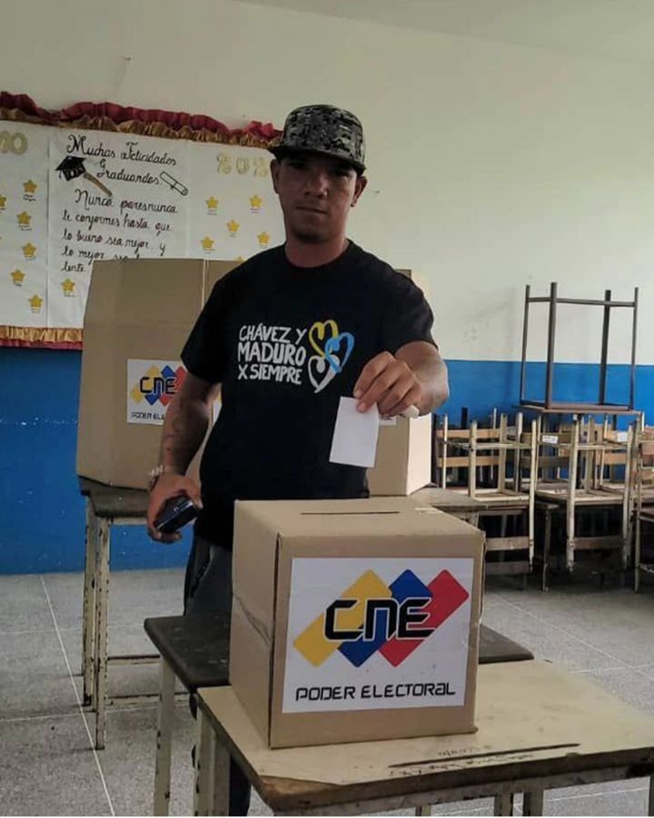 En nombre del <a href="/PartidoPCC/">Partido Comunista de Cuba</a> felicitamos al pueblo y gobierno venezolano por la exitosa celebración de la Consulta Popular Nacional, donde decidieron la prioridad en la ejecución de los proyectos sociales promovidos por presidente <a href="/NicolasMaduro/">Nicolás Maduro</a> #VenezuelaDecidió #VenezuelaVaConTodo