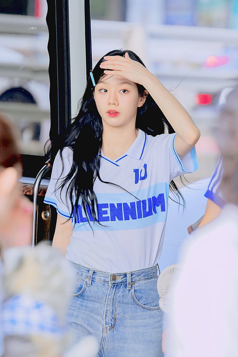 yellowhyeri's tweet photo. 240824 빅토리 무대인사
고양이도출근해도돼요?
#이혜리 #혜리 #hyeri @hyeriherihey https://t.co/75kRsVDzPm