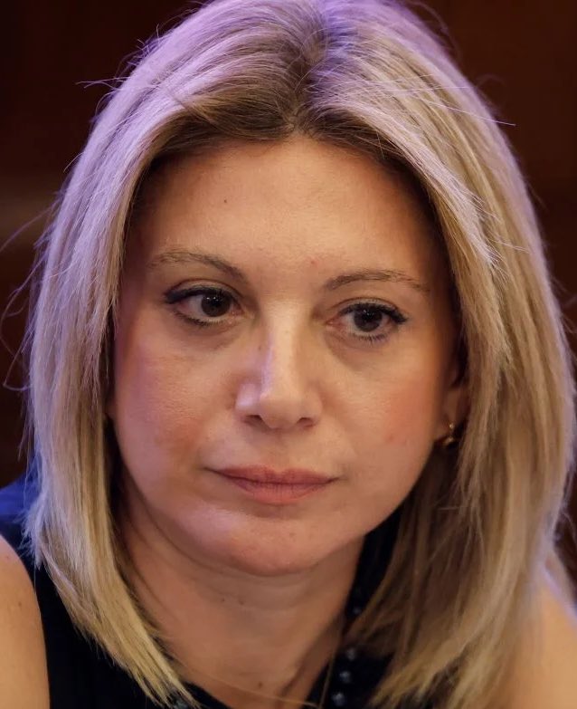 Marka2free's tweet photo. Η Μαρία Καρυστιανού ισοπεδώνει τον  Πρετεντέρη με θάρρος και δύναμη που κανείς μεχρι σήμερα δεν ειχε 
«Η δική σας οπτική γωνία είναι απ’ την πλευρά των βολεμένων, η δική μας από την πλευρά της αλήθειας»… «αποδεικνύει την χαμηλή ηθική σας και την δουλοπρέπεια σας». https://t.co/5IS5tJfwoB