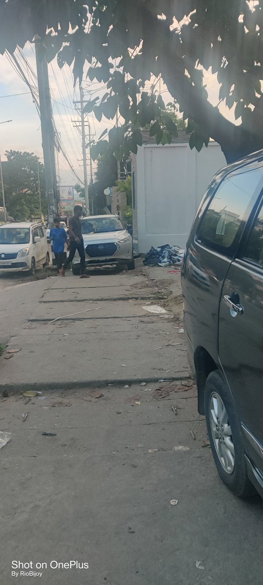 bijoyrio1's tweet photo. Is the footpath is for vehicle parking,Beltola near SBI.
@HardiSpeaks @GhtyTrafficPol @DGPAssamPolice https://t.co/AfvdQhYZi1