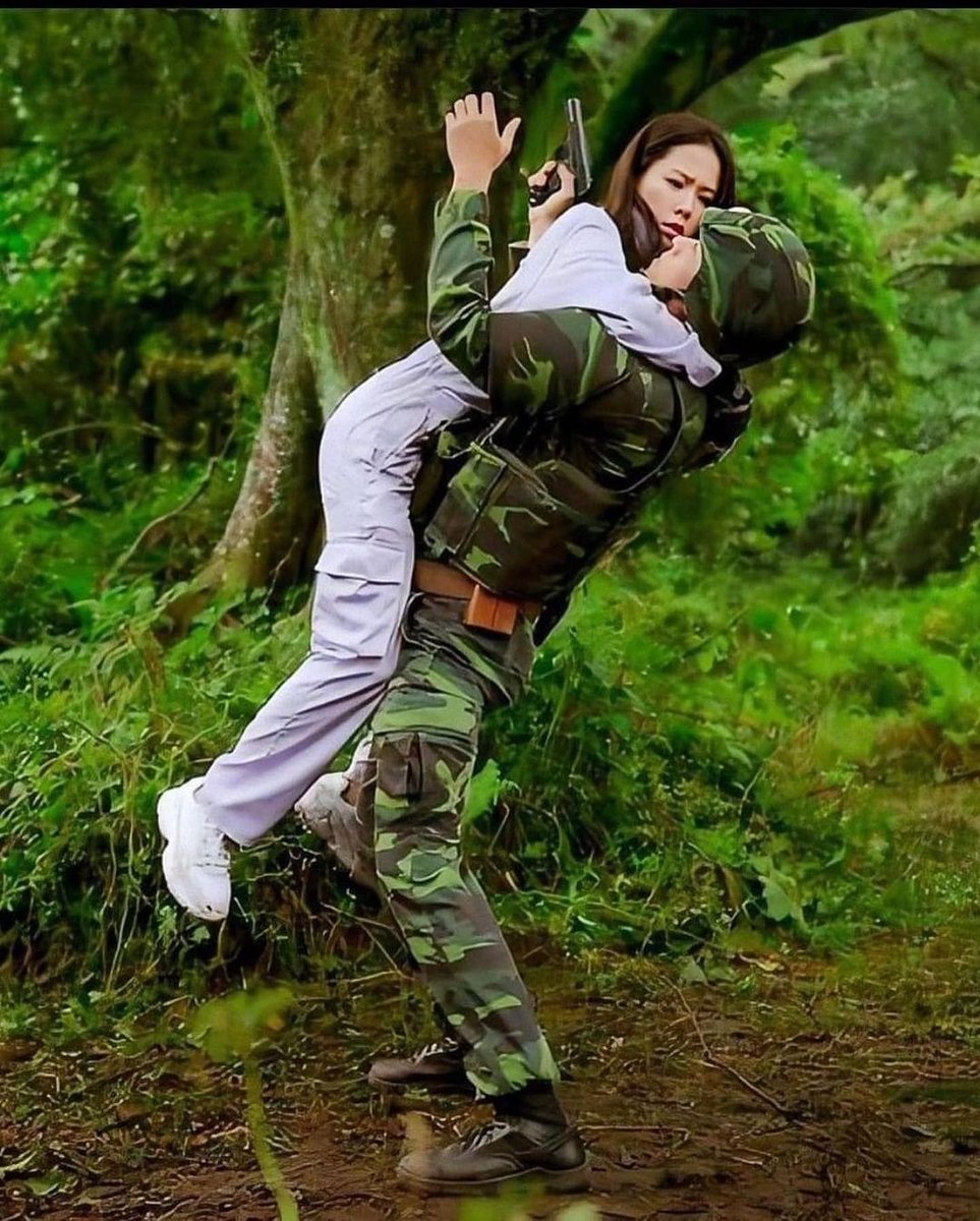 _BinJinCLOY's tweet image. Crash Landing On You ✨️❤️
#cloy #binjin #sonyejin #hyunbin
